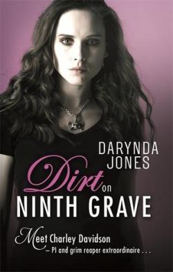 The Dirt on Ninth Grave par Darynda Jones